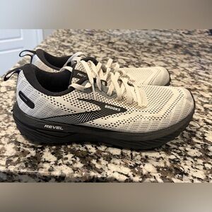 Brooks Revel 6 White/Black Running Shoes Sneakers Womens
